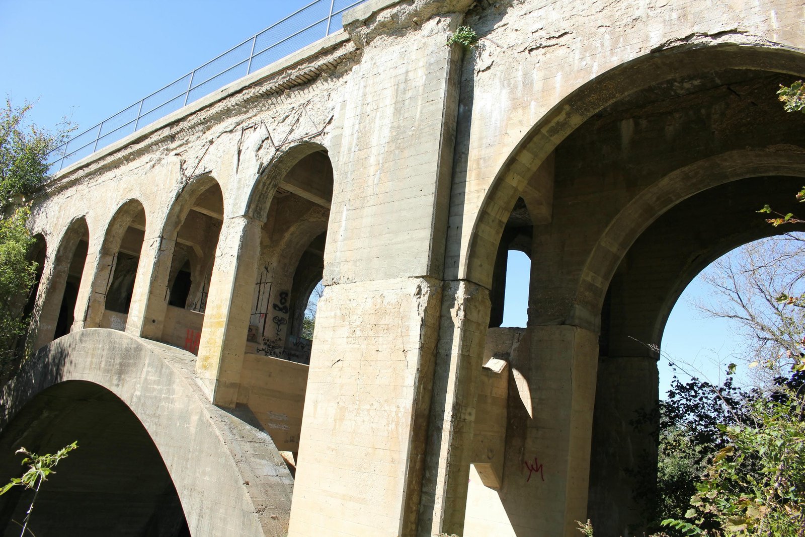 Details of pier between center span and east approach